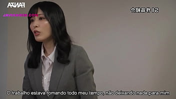 Safada peituda não se aguenta e se masturba no trabalho legendado