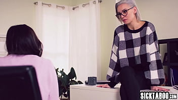 Sexy lesbian enjoyed hot lesbian fucking with two horny babes after kissing