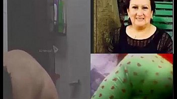 Espiando a una señora madurita ecuatoriana lavándose el sapo