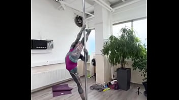 Should i make more videos where i use my split for pole dance