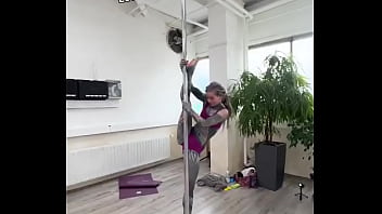 Should i make more videos where i use my split for pole dance