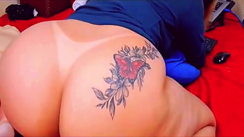 Gostosa safadinha casada sentando no brinquedo