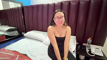 Finalmente logro llevar a mi secretaría a mi casa la folle por un ascenso