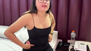 Finalmente logro llevar a mi secretaría a mi casa la folle por un ascenso