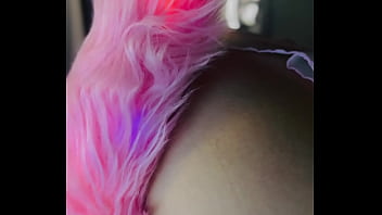 Caresses that dominate