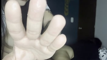 Jugar con las tetas de ella me encanta me arrecho demasiado