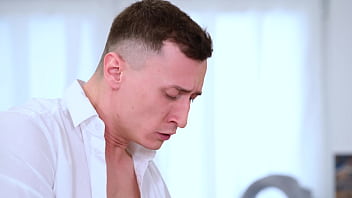 Ivi rein seduces her man for a hot facial