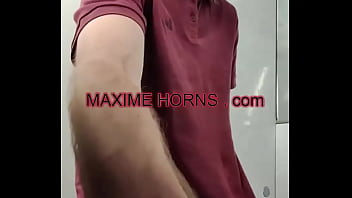 Comment cacher cette grosse bite sais pas si le t shirt c'est une bonne idée how to hide this big dick i don'