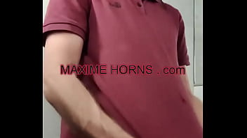 Comment cacher cette grosse bite sais pas si le t shirt c'est une bonne idée how to hide this big dick i don'