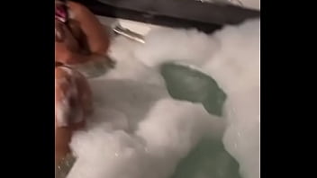 Que tal nós dois numa banheira de espuma