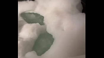 Que tal nós dois numa banheira de espuma