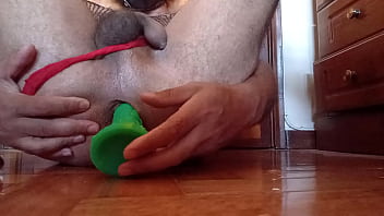 Petsissyslut testing uctopus dildo fully inside