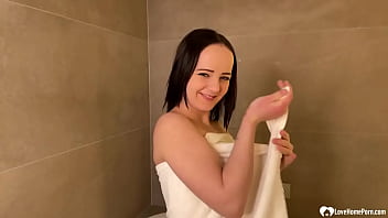 Solo hottie teases me while she showers