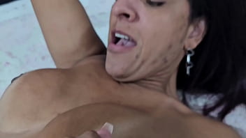 A minha ex bruna dias veio matar saudades em casa e não aguentamos acabamos transando e ela me comeu com brinquedo parte 2