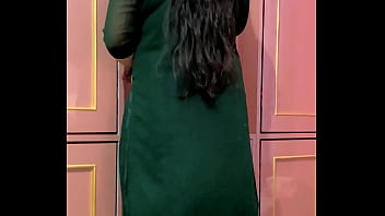 Love shots from behind while pure desi indian girl doing makeup real homemade hindi audio Love shots from behind while pure desi indian girl doing makeup real homemade hindi audio
