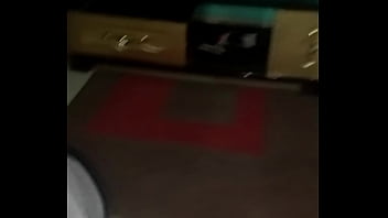 Une chatte bien arose