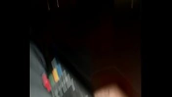 Une chatte bien arose