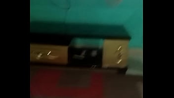 Une chatte bien arose