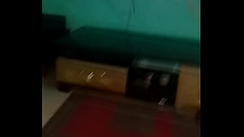 Une chatte bien arose