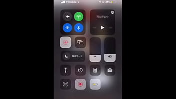 「身体中舐めてあげるね」すべすべ肌の彼女の身体を沢山愛撫。「マンコの中に沢山精子出させるね。」と言われて興奮する彼氏。