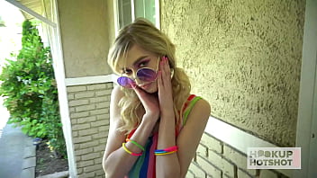 Blonde cutie mackenzie moss gives some raw love to a rough donger