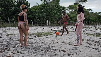 Batendo bola no capinho com meu vizinho perdemos o cusinho