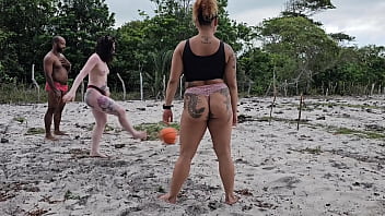 Batendo bola no capinho com meu vizinho perdemos o cusinho