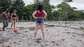 Batendo bola no capinho com meu vizinho perdemos o cusinho