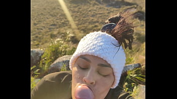 Tomando café e ganhando uma mamada deliciosa