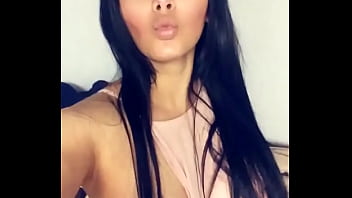 Yo una tetita un previo