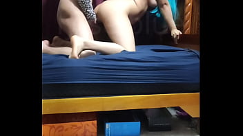 Hermosa otaku me deja follarla después de la convención