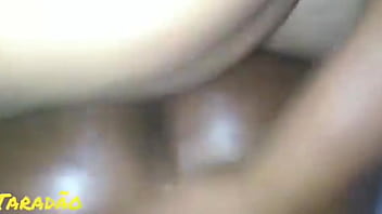 Enchendo o cuzinho de porra