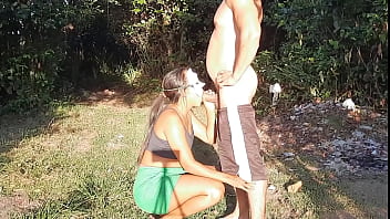 O safado me levou no mato e comeu meu cú