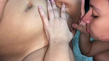 Llego a casa y mi madrastra a ver que estoy sola en mi pieza pasa y me folla mi coño Llego a casa y mi madrastra a ver que estoy sola en mi pieza pasa y me folla mi coño