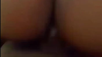 Jodiendo su coño apretado con cada estocada