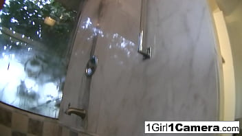 Hot babe masturbates