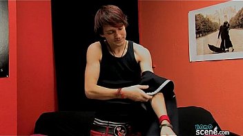 Sexy Andy Masturbates thumbnail