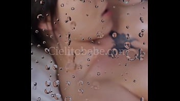 Me aceito toda en la bañera y doy sentones hasta acabar adelanto