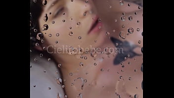 Me aceito toda en la bañera y doy sentones hasta acabar adelanto