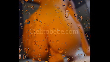 Me aceito toda en la bañera y doy sentones hasta acabar adelanto