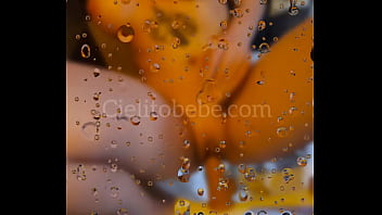 Me aceito toda en la bañera y doy sentones hasta acabar adelanto