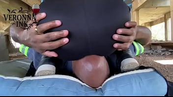 Facesitting com asfixia no the black hunter em pleno trabalho 2