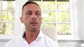 Round tits babe natasha starr is apliying an slutty oral test