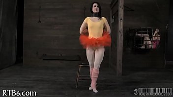 Upside down babe gives oral job