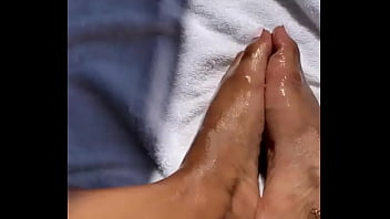 #feet #footfetish #nsfw #nsfwtwt #ebony #kink #discord #pedicure #sunday #telegram #sizekink #homemade
