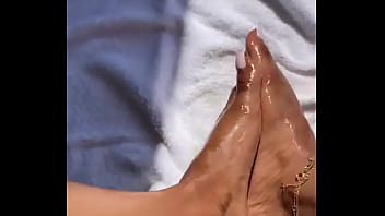 #feet #footfetish #nsfw #nsfwtwt #ebony #kink #discord #pedicure #sunday #telegram #sizekink #homemade