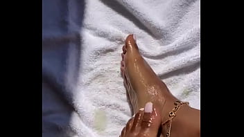 #feet #footfetish #nsfw #nsfwtwt #ebony #kink #discord #pedicure #sunday #telegram #sizekink #homemade