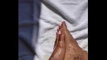 #feet #footfetish #nsfw #nsfwtwt #ebony #kink #discord #pedicure #sunday #telegram #sizekink #homemade