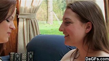 Dagfs two bitches fuck together