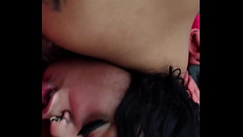 Preta gostosa brasileira faz sexo hardcore com meio irmão